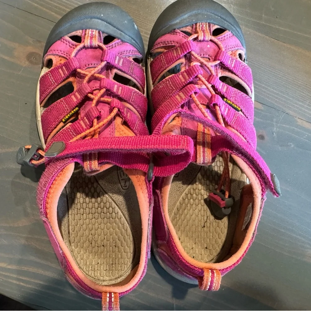 Keen Kids Magenta and Black Sandals
